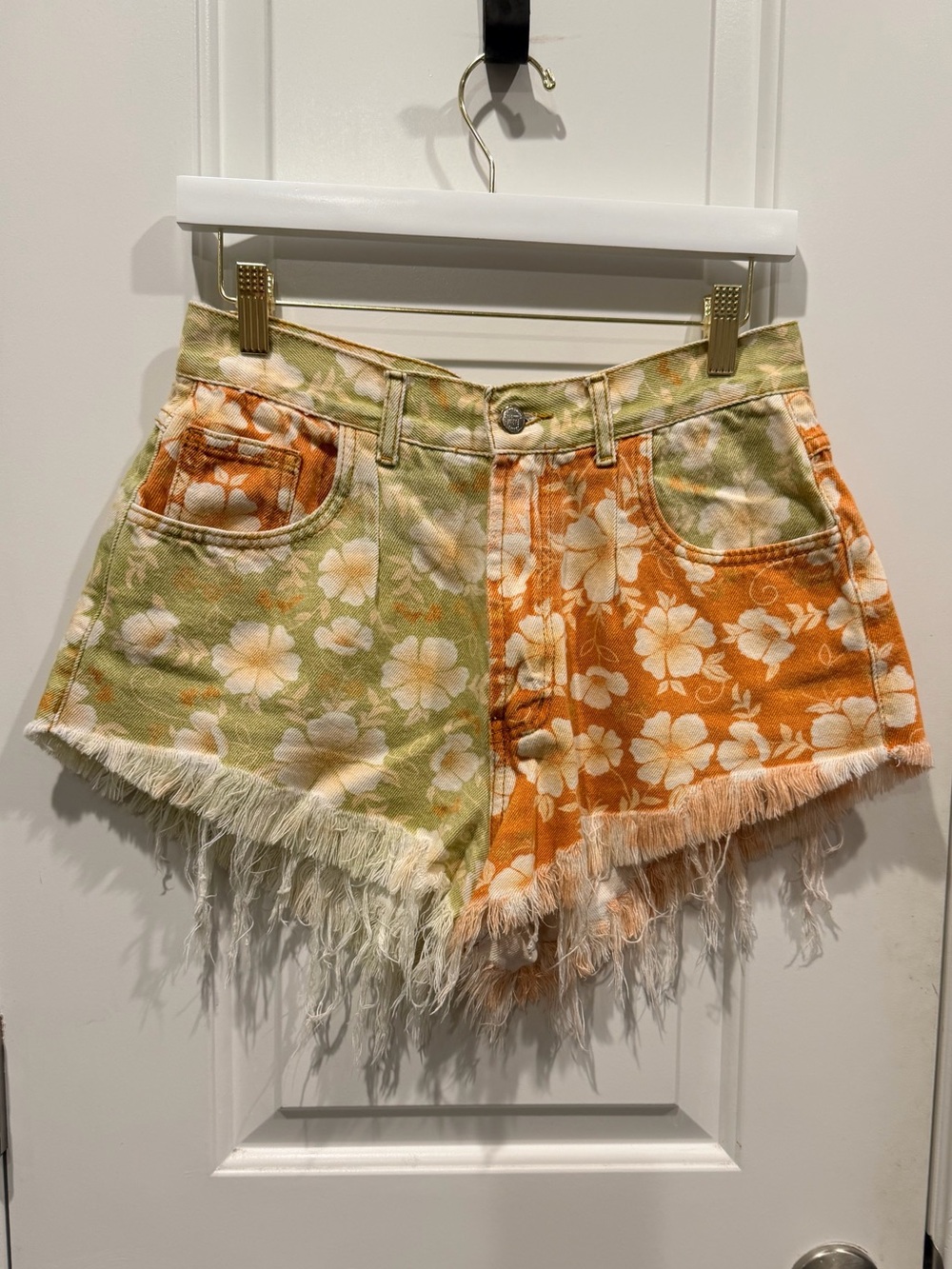 Farm Rio High Rise Colorblock Floral Denim Shorts Raw Fringe Hem Size 28